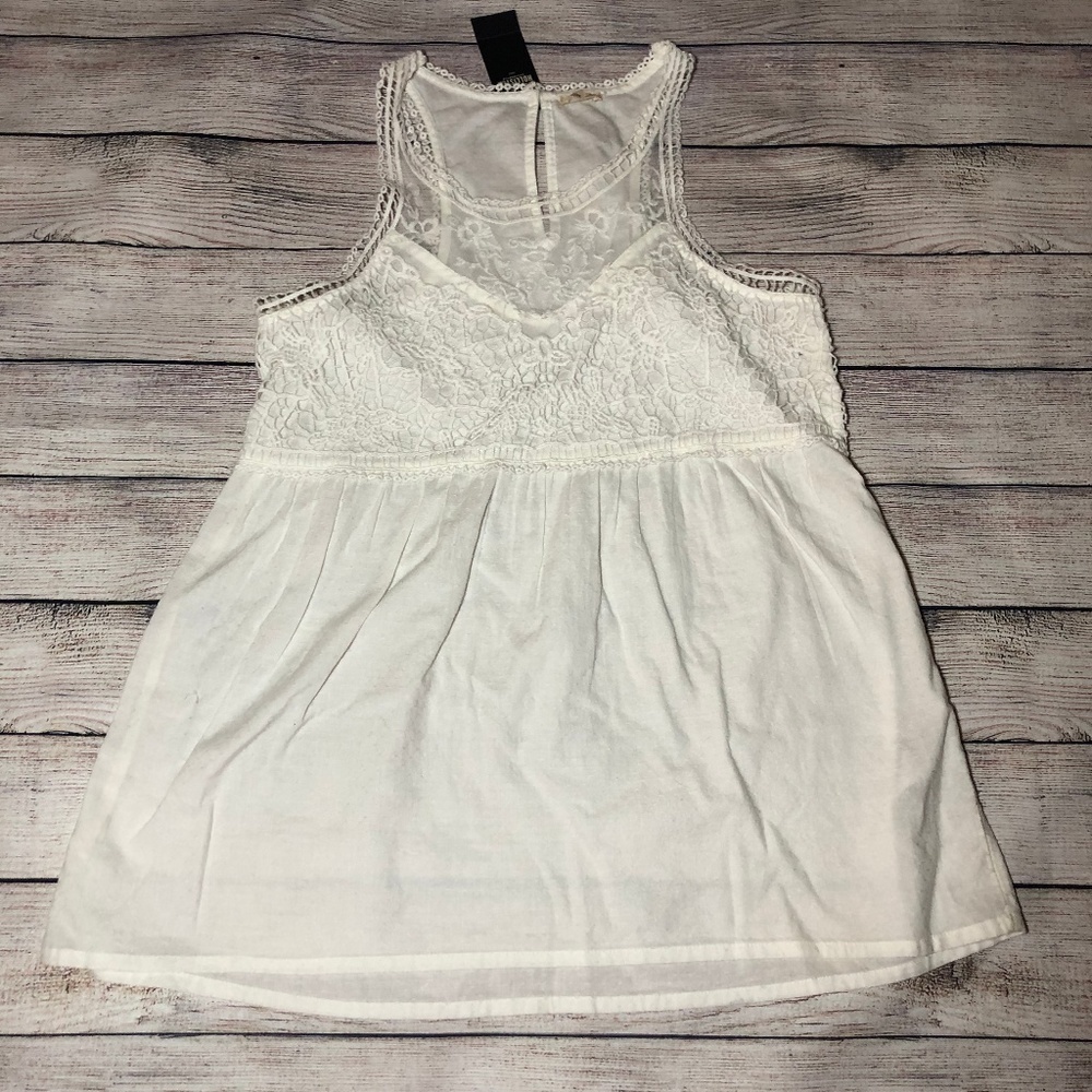 NWT Hollister Sleeveless Front Crochet Top Size S